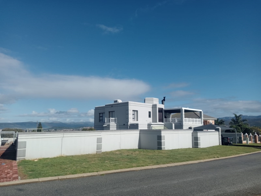 4 Bedroom Property for Sale in Strelitzia Park Eastern Cape